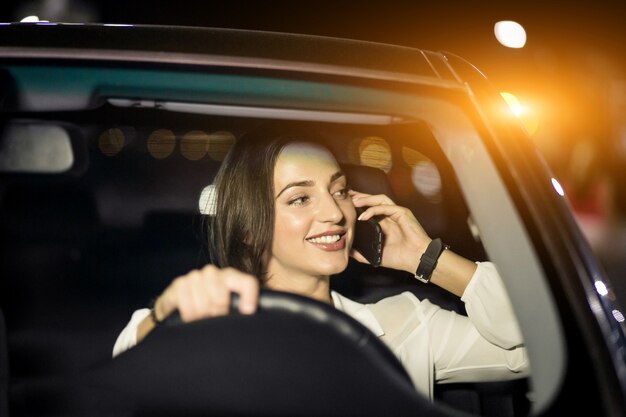 Vrouw in een auto