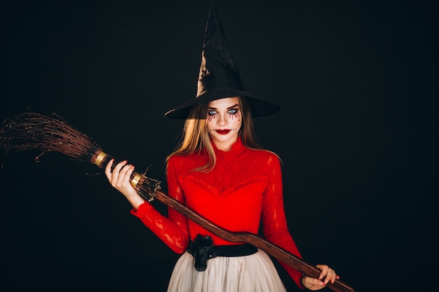 Gratis foto vrouw in een halloween-kostuum