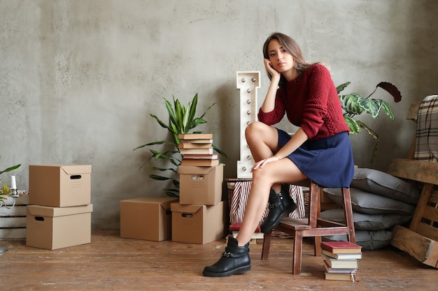 Vrouw in nieuw huis