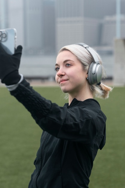 Vrouw joggen in de winter