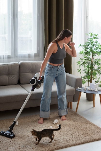 Vrouw lijdt aan allergie voor huisdieren
