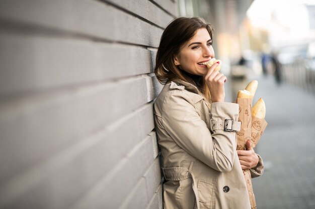 Vrouw met brood