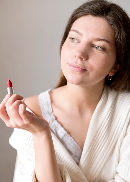 Vrouw met rode lippenstift