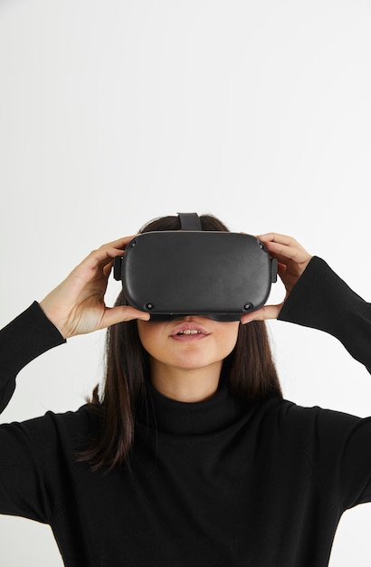 Gratis foto vrouw met virtual reality headset