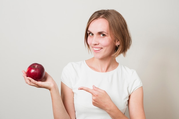 Gratis foto vrouw met voedsel