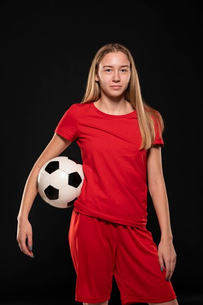 Vrouw met voetbal bal