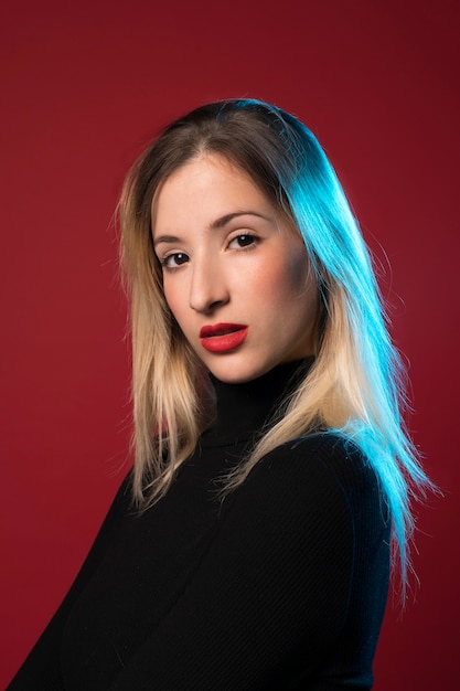 Vrouw midden geschoten portret