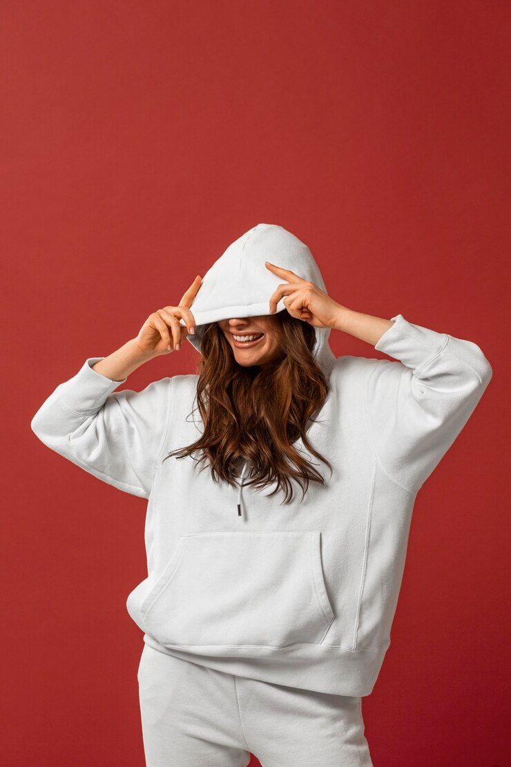 Gratis Foto vrouwelijk model poseren in sportkleding