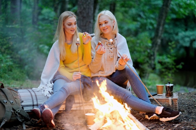 Vrouwen in het bos