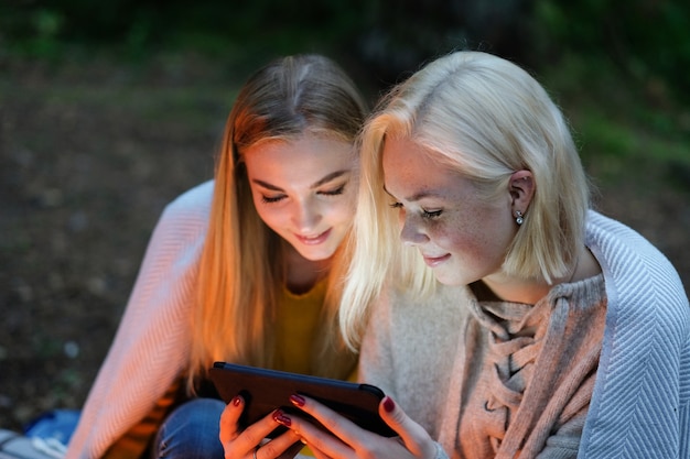 Gratis foto vrouwen in het bos