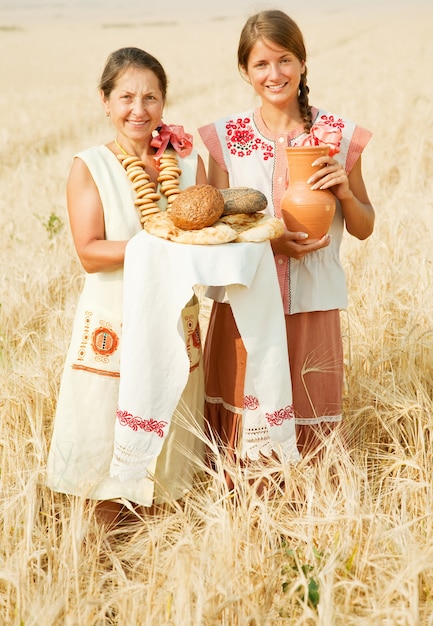 Vrouwen met brood