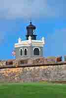 Gratis foto vuurtoren in het kasteel van el morro in het oude san juan, puerto rico.