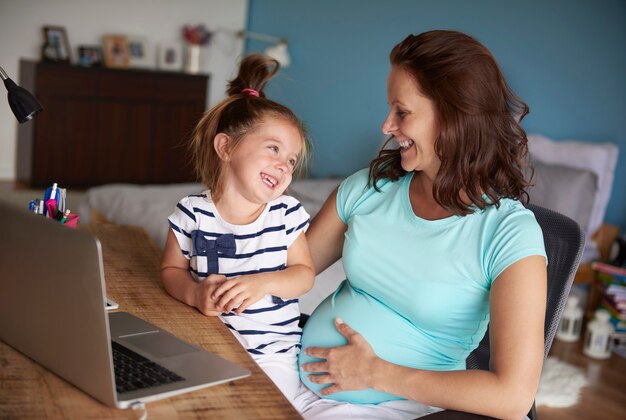 Waarom lachen we niet hardop?