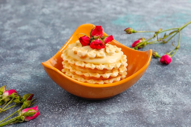 Wafelkoekjes met huisgemaakte heerlijke room.