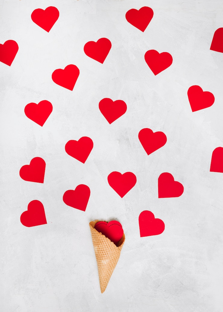 Gratis Foto wafeltjekop met reeks ornamentharten