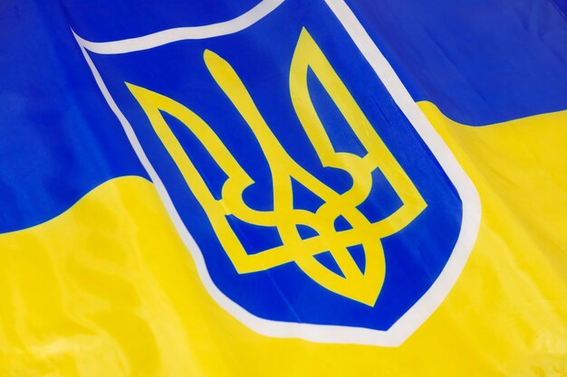Wapenschild op Oekraïense vlag
