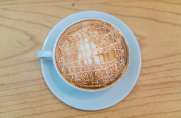 Gratis foto warme karamel macchiato