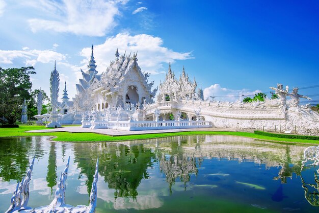 Wat Rong Khun-tempel (Witte Tempel) in CHIANG RAI, THAILAND.