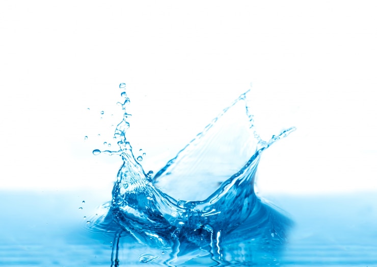 Gratis Foto water splash geïsoleerd op een witte achtergrond