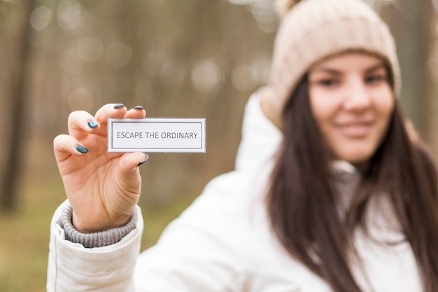 Wazig vrouw met inspirerende schrijven