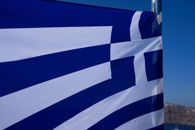 Weergave van Griekse vlag in de wind, Oia, Santorini, Griekenland