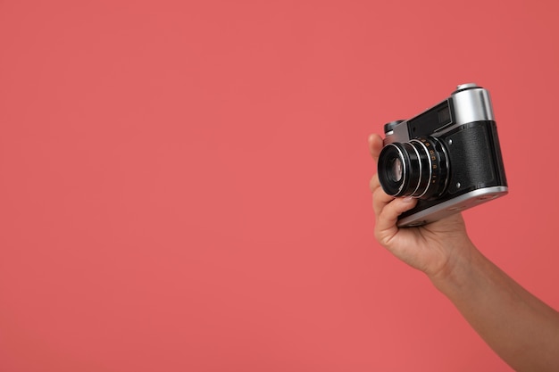 Gratis foto weergave van houder van professionele digitale camera