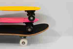 Gratis foto weergave van skateboard met wielen