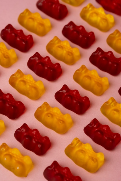 Gratis foto weergave van zoete en kleurrijke gummibeertjes