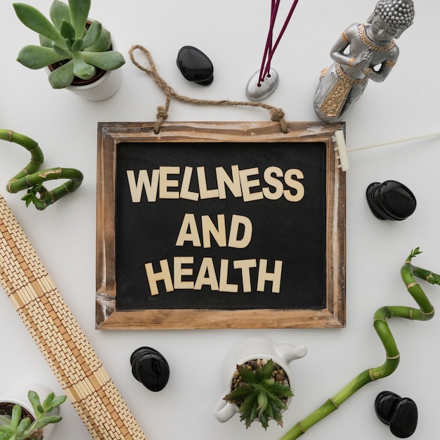 Gratis foto wellness en gezondheid belettering op bord