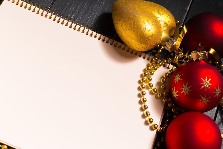 Gratis Foto wenskaartmodel met kerstversieringen