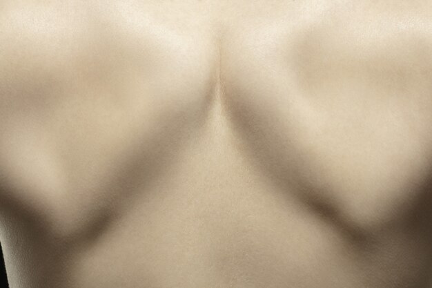 Wervelkolom. Gedetailleerde textuur van de menselijke huid. Close-up shot van jonge blanke vrouwelijk lichaam.