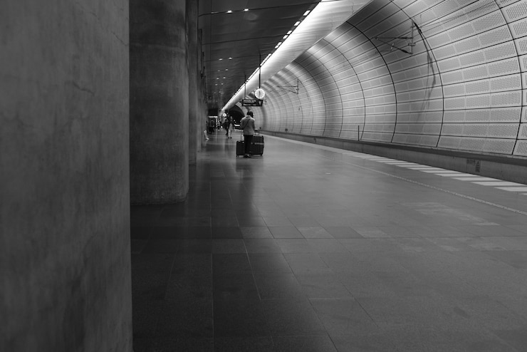 Gratis Foto wit gekleurd treinstation