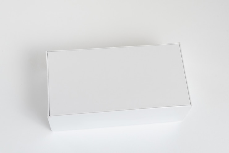 Gratis Foto witte mobiele telefoon doos op de achtergrond