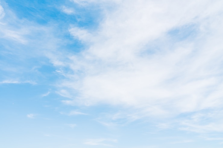 Gratis Foto witte wolk op blauwe lucht