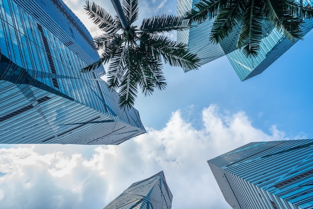 Wolkenkrabbers vanuit een lage hoekstand