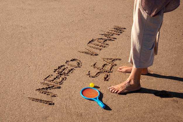 Gratis foto woorden in het zand over de zomer