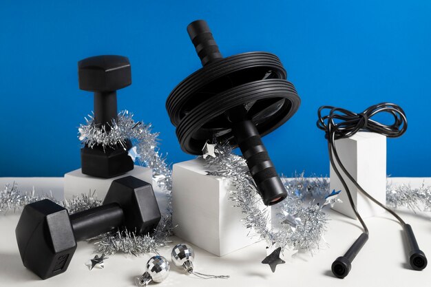 Workoutapparatuur met kerstthema en decoraties