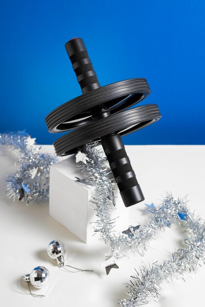 Workoutapparatuur met kerstthema en decoraties