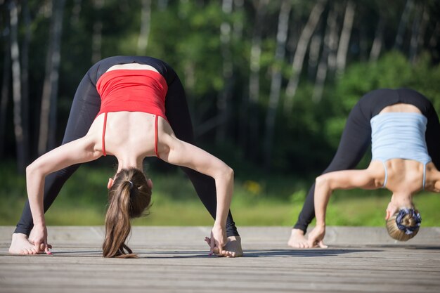 Yoga klasse: Straddle Forward Bend