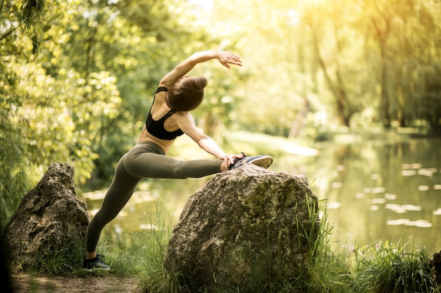 Gratis foto yoga mooie vrouw levensstijl meisje