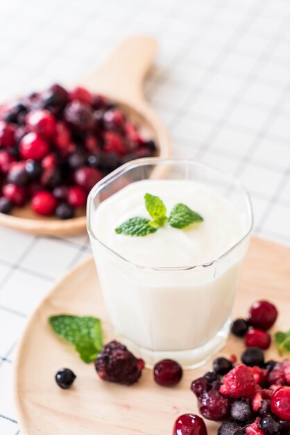 yoghurt met gemengde bessen