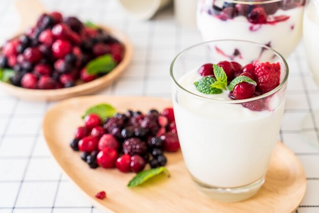 yoghurt met gemengde bessen