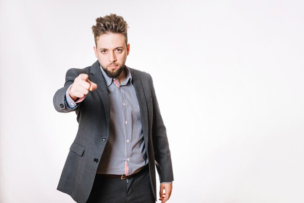Zakenman wijzend op de camera