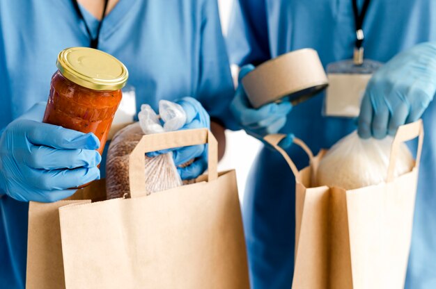 Zakken met proviand voorbereid voor de dag van het eten