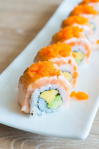 Zalmsushi rollen