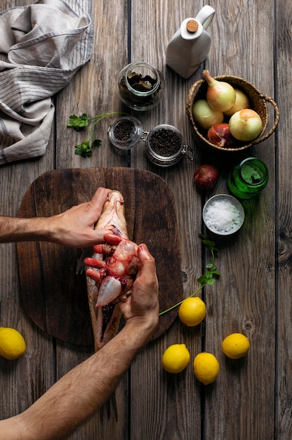 Gratis foto zeevruchten schoonmaakproces in de keuken