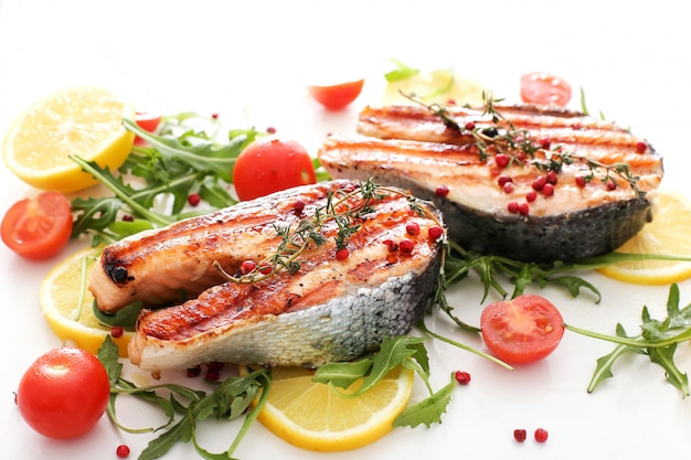 Zeevruchten Vis - Voedsel Groenten Citroenen en tomaten
