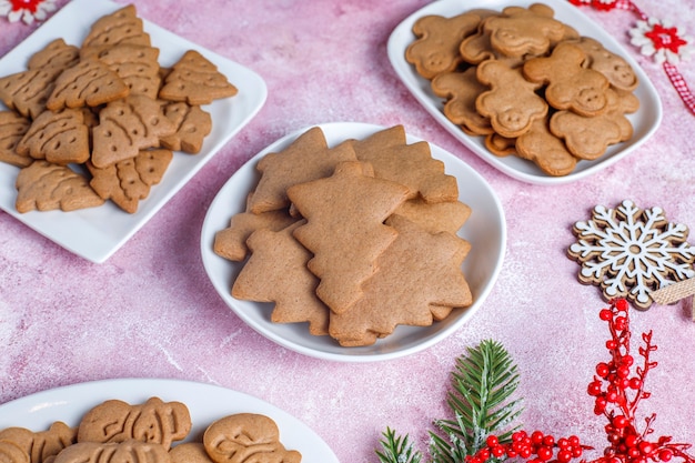 Gratis foto zelfgemaakte heerlijke peperkoekkoekjes.