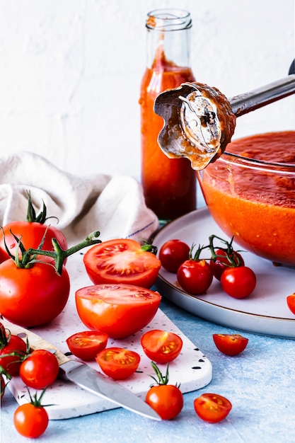Zelfgemaakte marinara tomatensaus eten