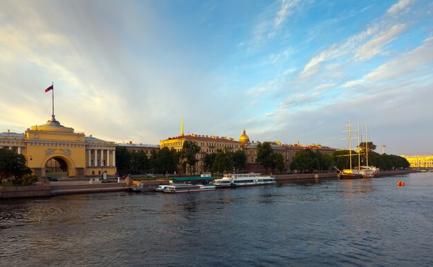 Zicht op St. Petersburg in de ochtend